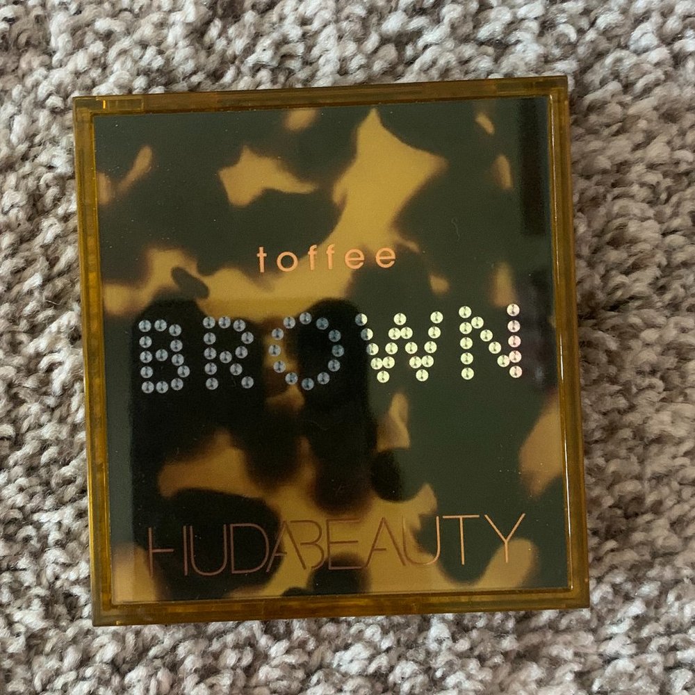 HUDA BEAUTY Toffee Brown Eyeshadow Palette